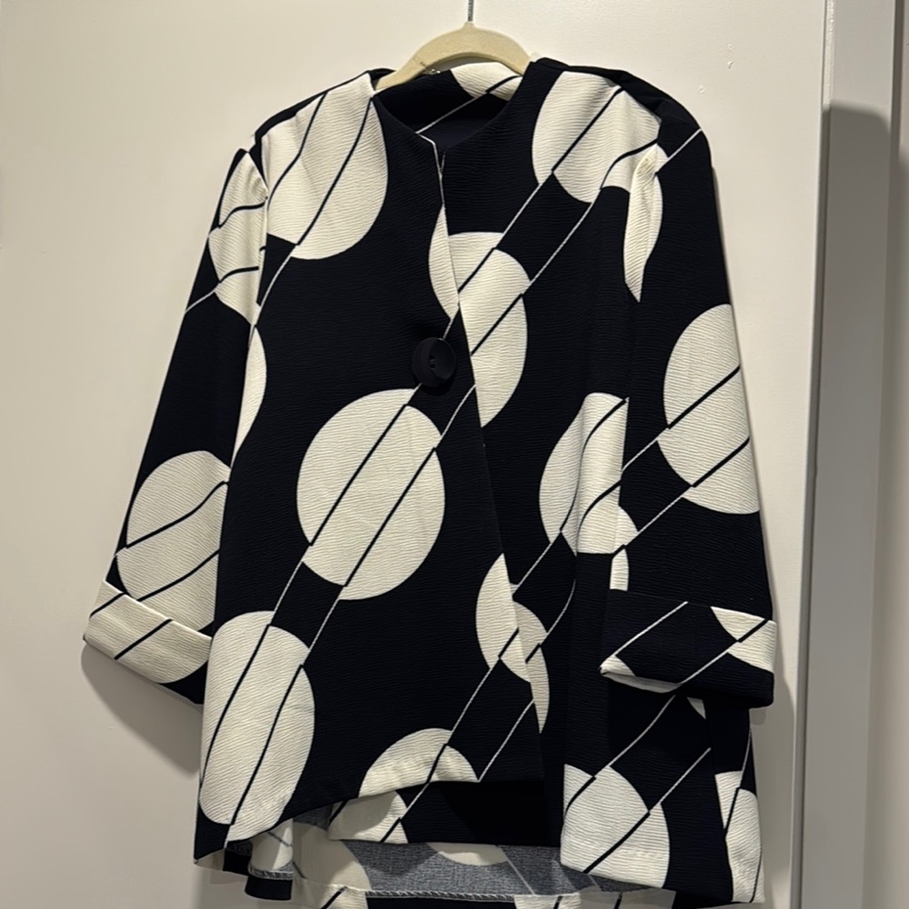 Stylish Black and White Women's Jacket